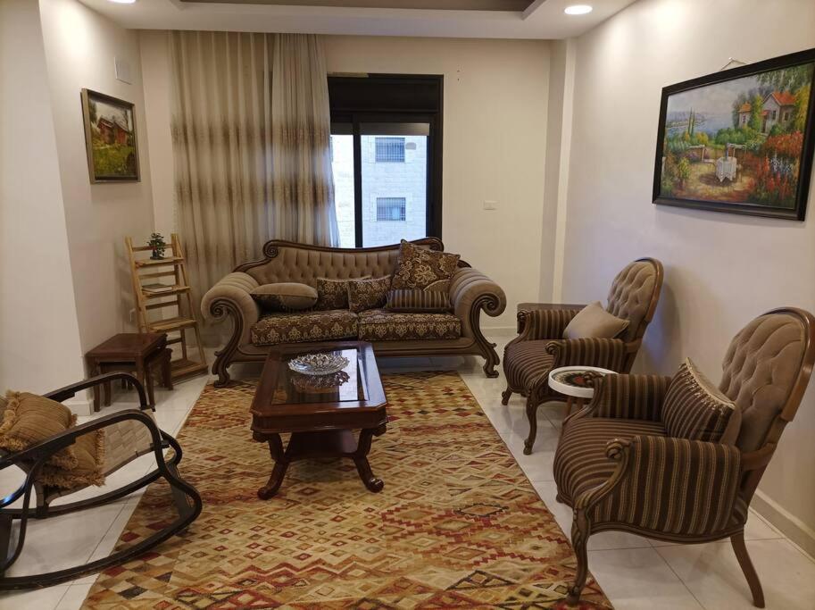 Comfortable Apartment In Irbid Exterior photo